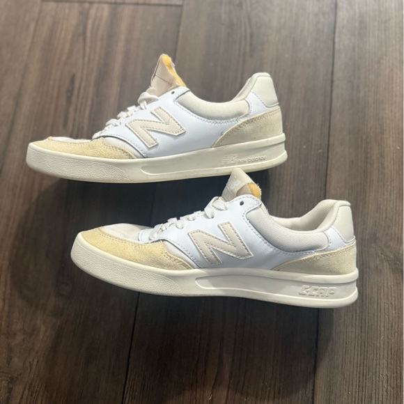 New Balance CT300 Women’s 6.5 Men’s 5 White Cream Suede Gum Sole Sneakers - Picture 4 of 10